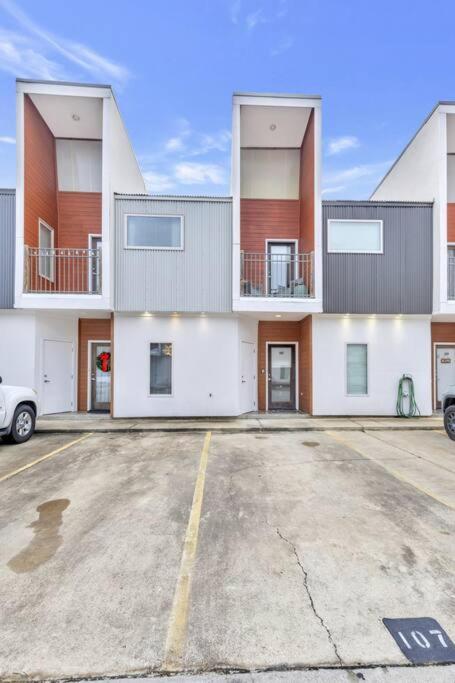 Cozy 2 Bed Townhome Near The Hospital Lafayette Esterno foto