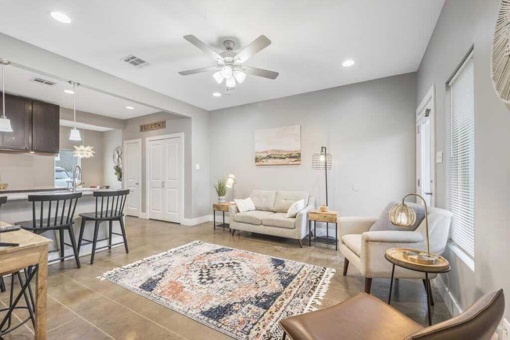 Cozy 2 Bed Townhome Near The Hospital Lafayette Esterno foto